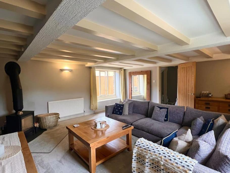 Countryside Converted Barn With Hot Tub Нютън Абът Екстериор снимка