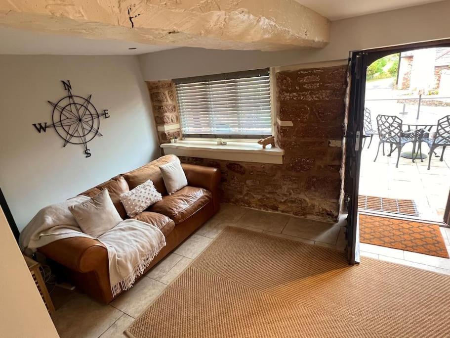 Countryside Converted Barn With Hot Tub Нютън Абът Екстериор снимка