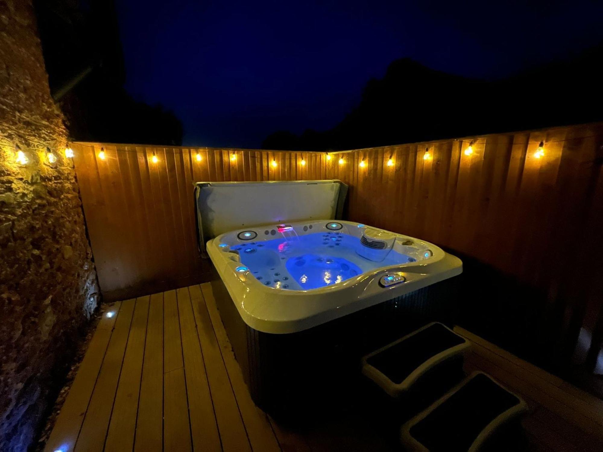 Countryside Converted Barn With Hot Tub Нютън Абът Екстериор снимка